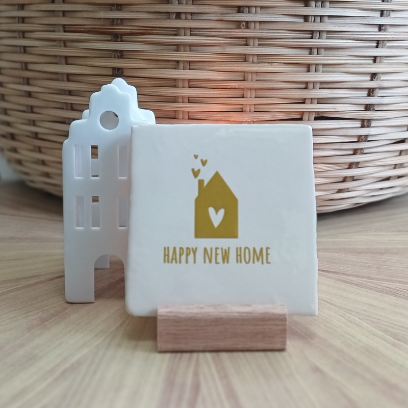 Originele tegeltjes inclusief houten standaardje Happy new home - 