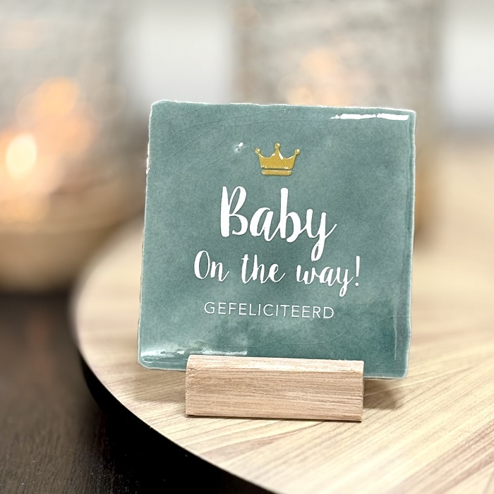 Originele tegeltjes inclusief houten standaardje Baby on the way - 