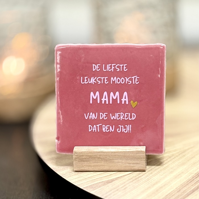 Originele tegeltjes inclusief houten standaardje De liefste, leukste, mooiste mama van de wereld dat ben jij!! - 