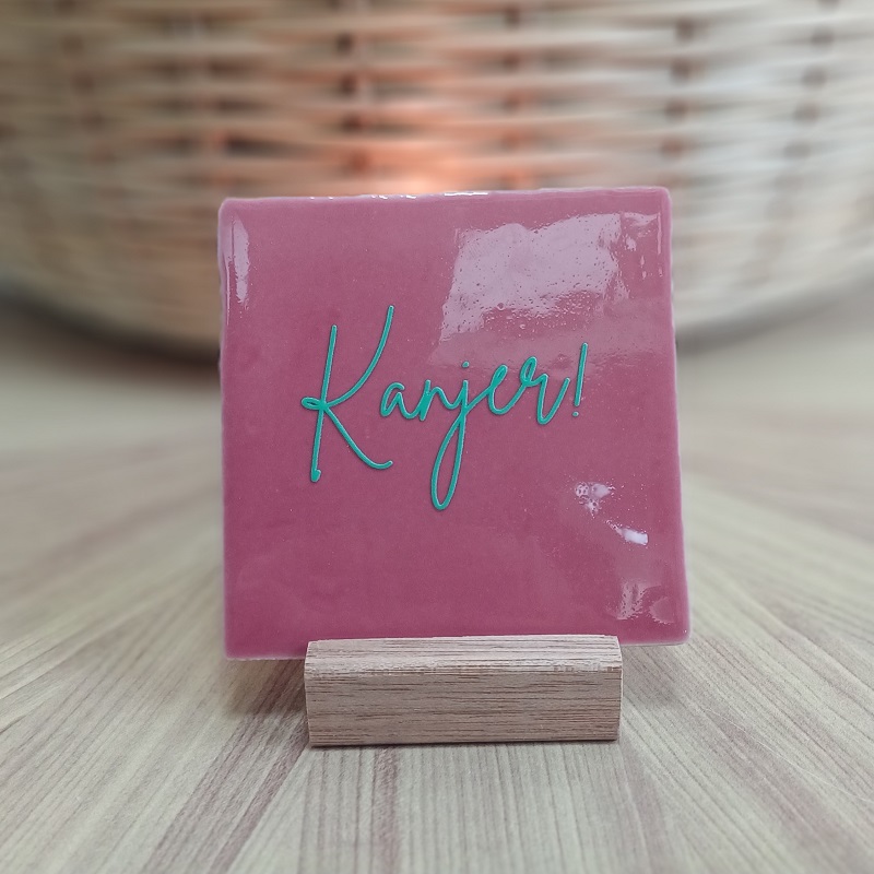 Originele tegeltjes inclusief houten standaardje Kanjer - 