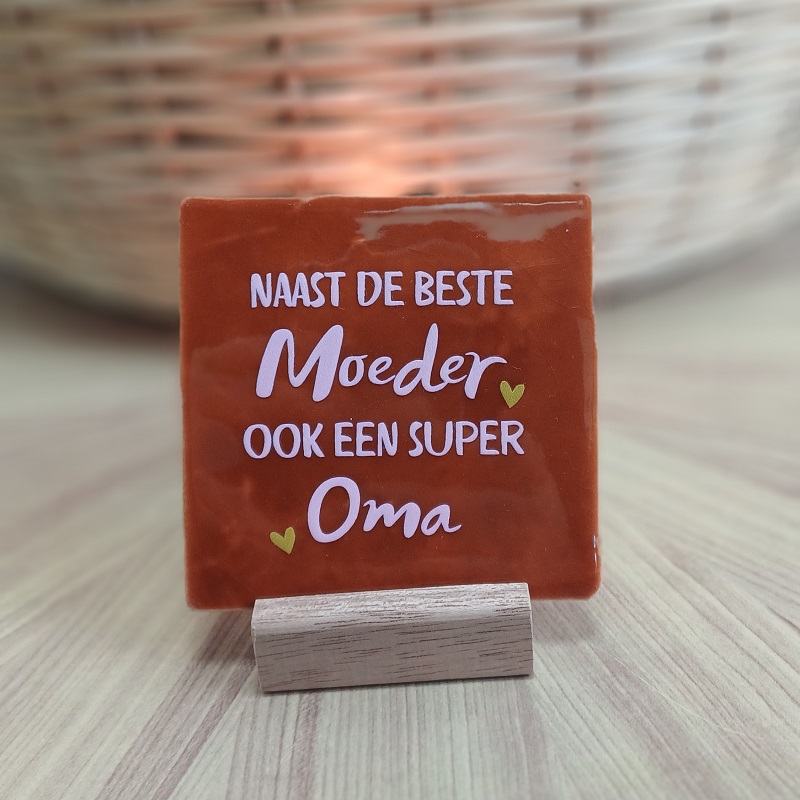 Originele tegeltjes inclusief houten standaardje Naast de beste moeder ook een super oma - 