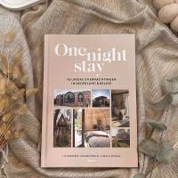 Boek - Overnachtingen - Reizen - Hotels - B&B - Nederland hotels - Nederland overnachten - België overnachten - België hotels - Kosmos - Chantal Roskam - Amanda Romijn - One night stay - Unieke overnachtingen - Boekenwinkel - Kosmos boeken - Cadeau voor vrouw - Cadeau voor dochter - Cadeau voor koppels - Kado - Cadeau - 