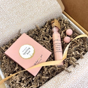 Brievenbus giftset met winegums en scrub 