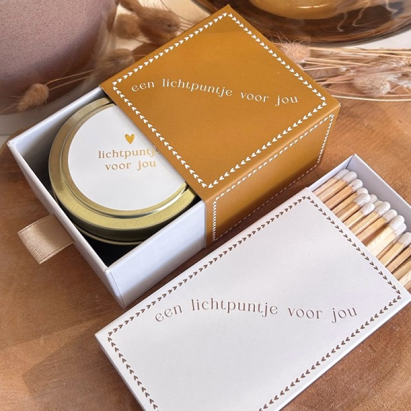 Cadeaupakket Zusss 'Een lichtpuntje voor jou' met kaars en lucifers - 