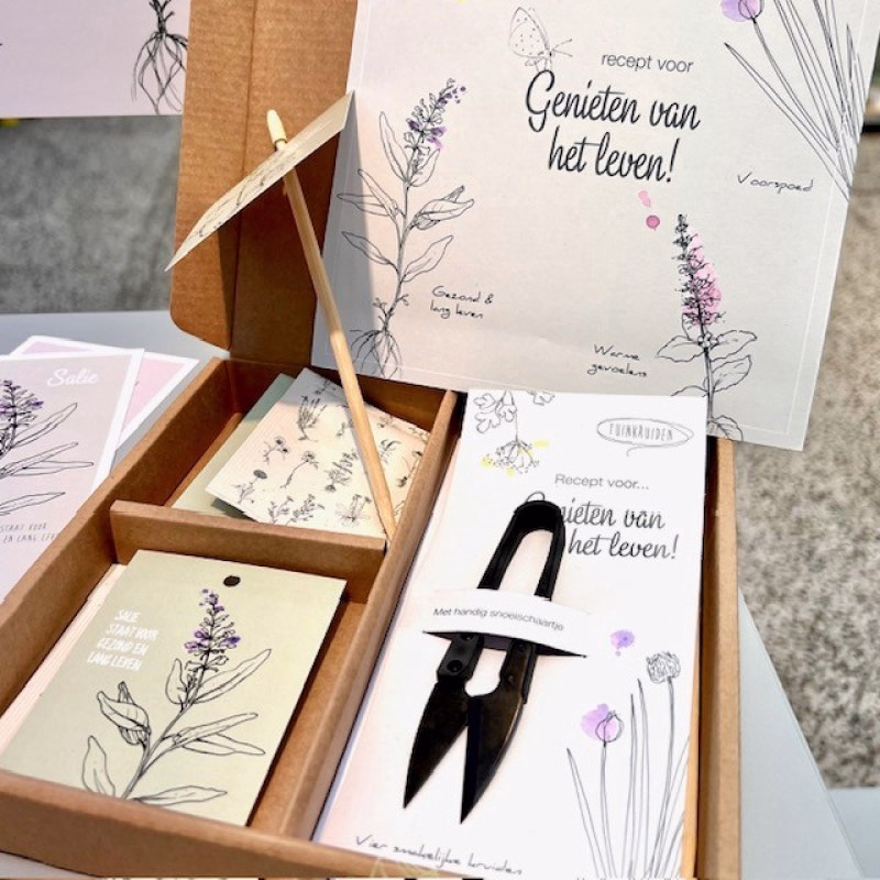 Culinair Relatiegeschenk: DIY Kruidenpakket met snoeischaartje met 4 smakelijke kruiden